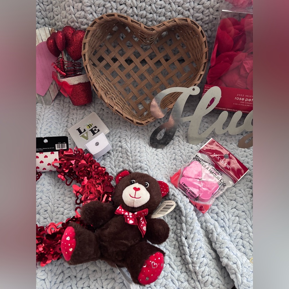 Valentine’s Day bundle - Picture 2 of 7